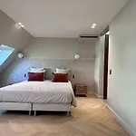Luxury Family Apartment With Eiffel Tower View