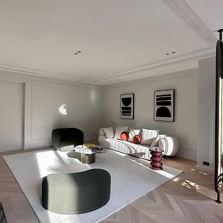 Luxury Family With Eiffel Tower View Apartment Paris