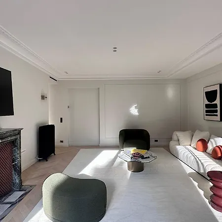 Luxury Family With Eiffel Tower View Apartment Paris